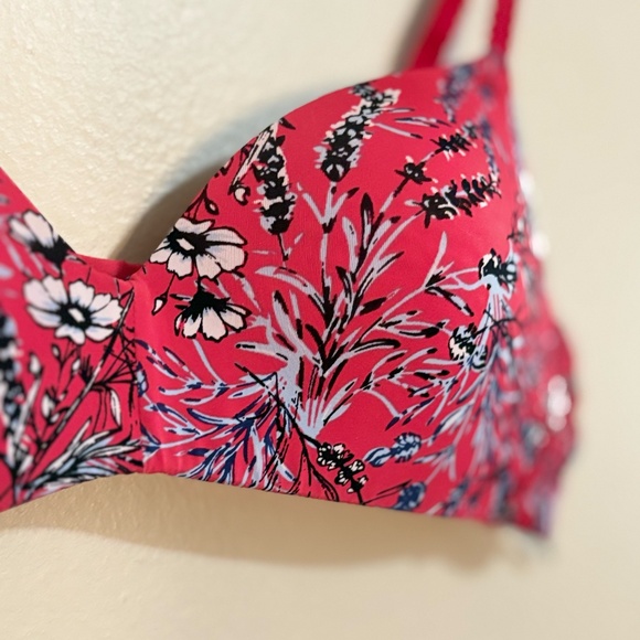 3/$10⚡️La Vie En Rose Red & Blue Floral Wireless Bra 34A - Picture 5 of 13